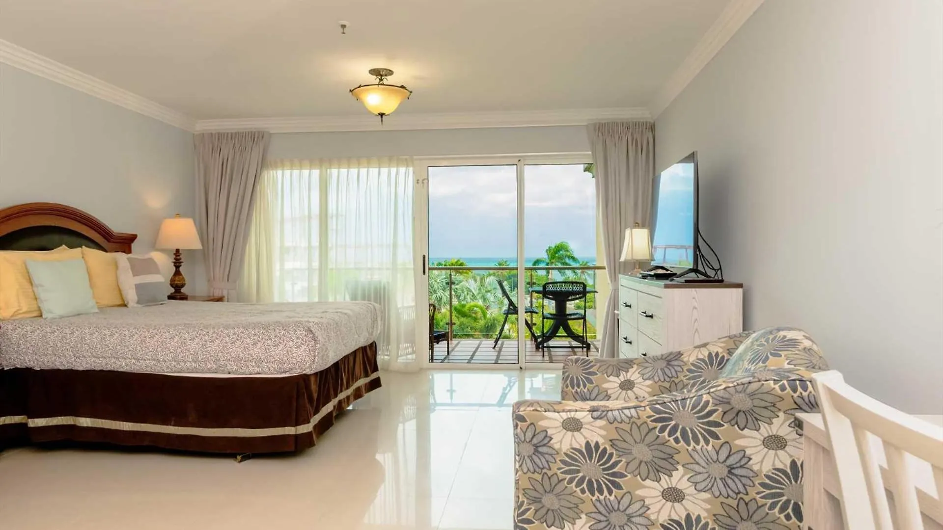 بيت للعطل Beachfront - Glamour View 3Br Condo - E422 شاطئ بالم أروبا