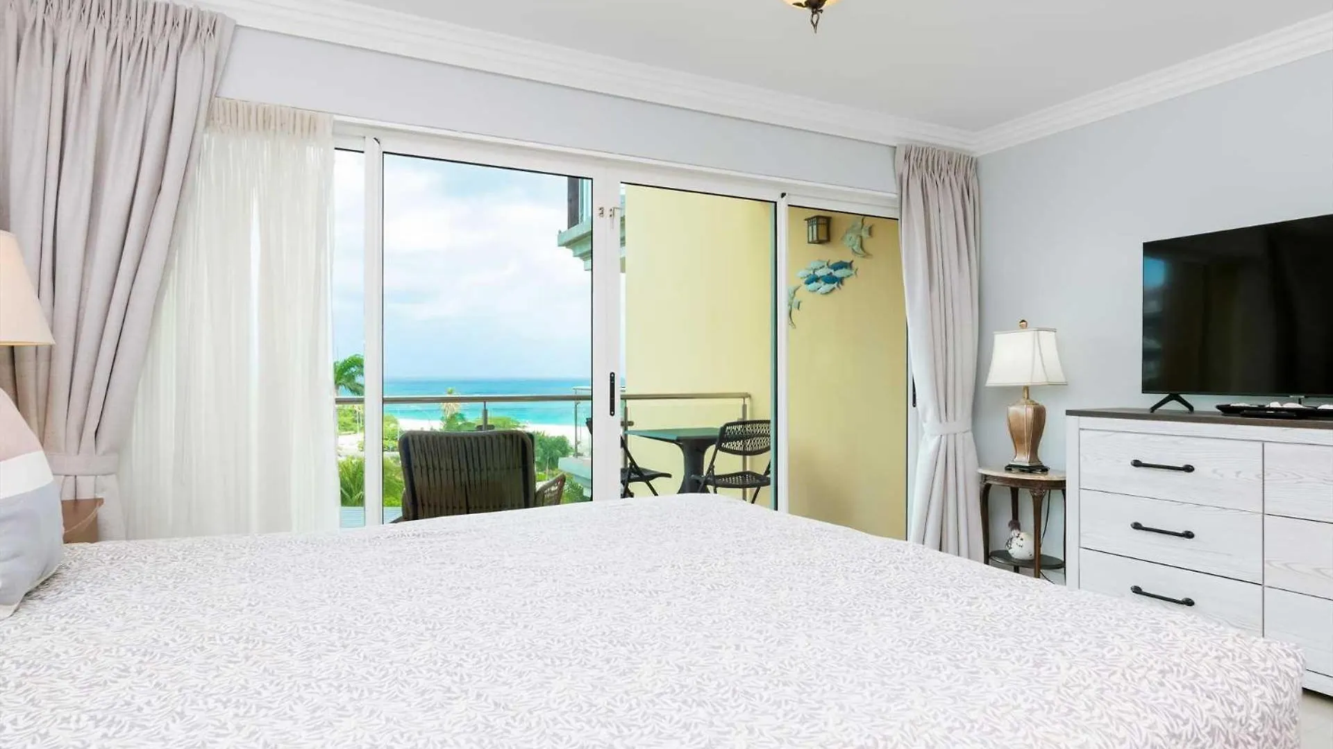 Beachfront - Glamour View 3Br Condo - E422 شاطئ بالم أروبا
