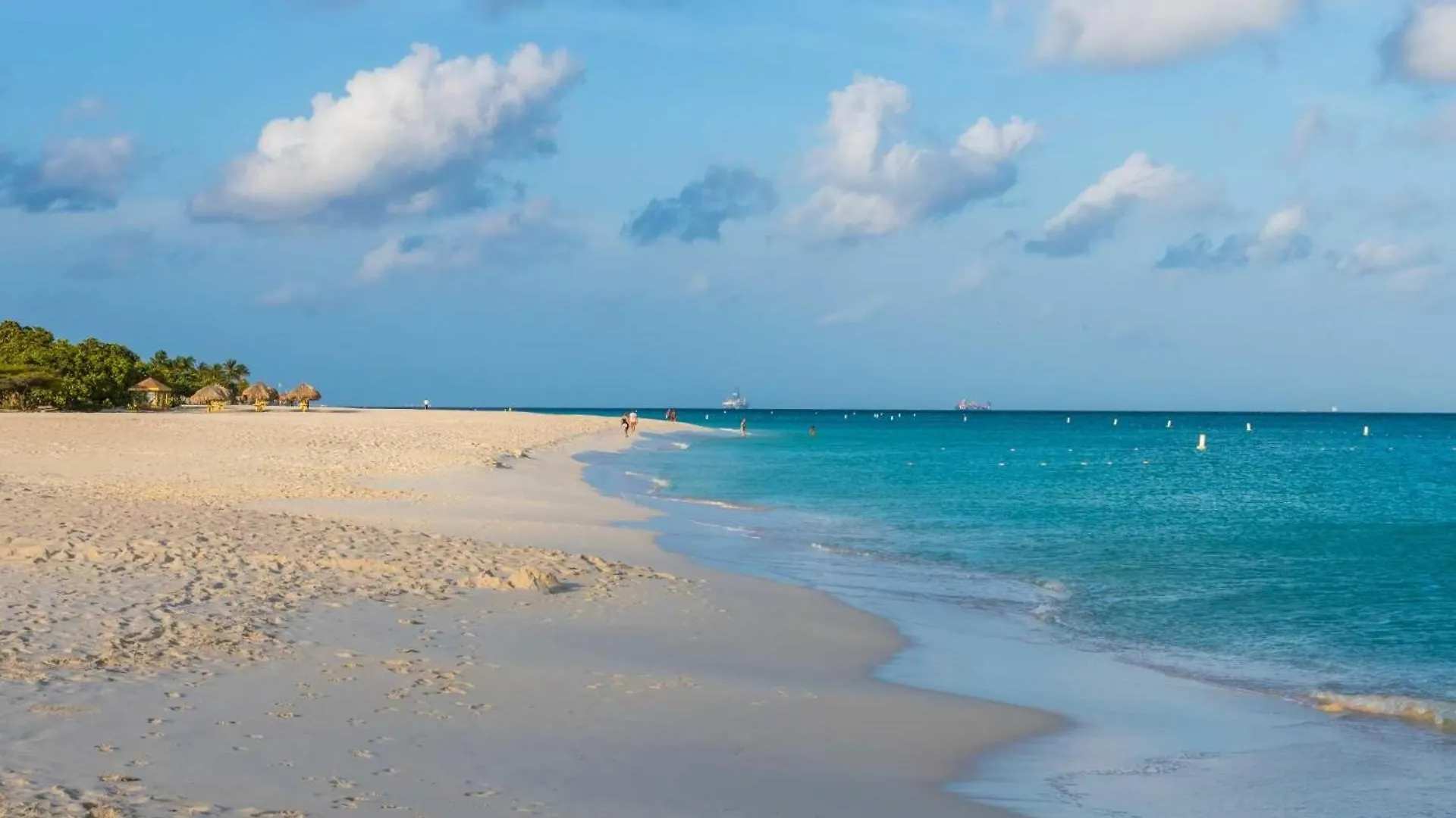 Beachfront - Glamour View 3Br Condo - E422 شاطئ بالم