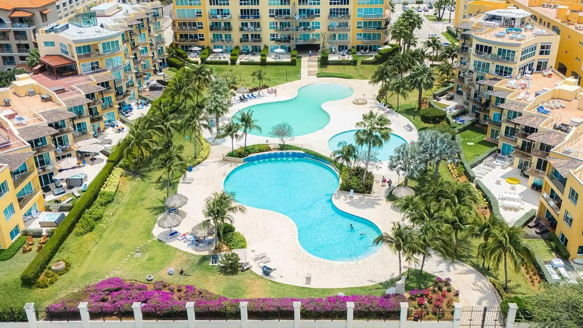 Beachfront - Glamour View 3Br Condo - E422 شاطئ بالم 0*,